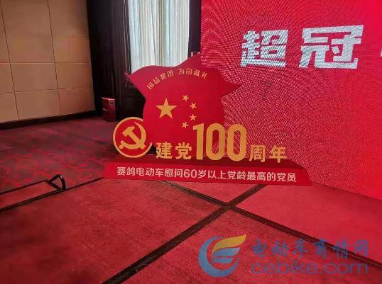 薄纱衬衫搭配紧身牛仔裤，清爽显气质，你觉得怎么样？