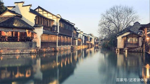 路遇摔倒市民,城管暖心相助
